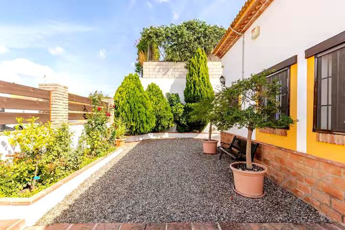 Image No.27-2 Bed Property for sale