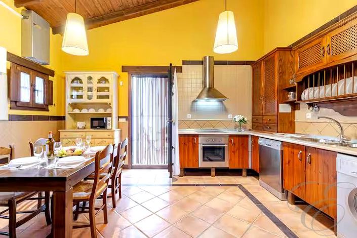 Image No.8-2 Bed Property for sale