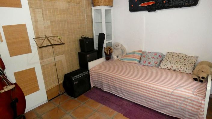 Image No.12-4 Bed Property for sale