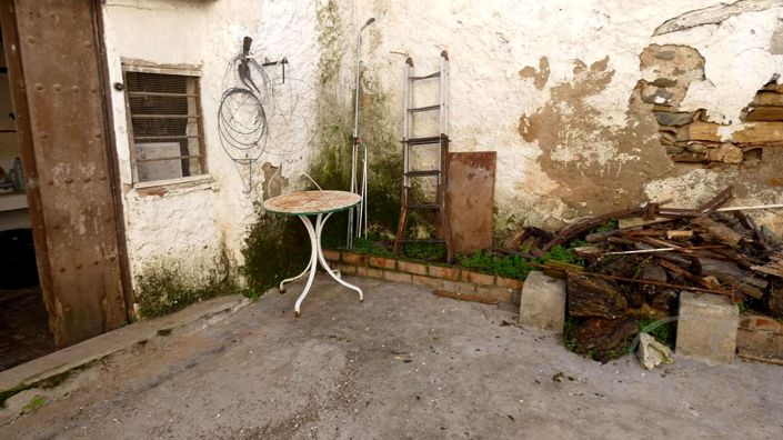 Image No.12-6 Bed Property for sale