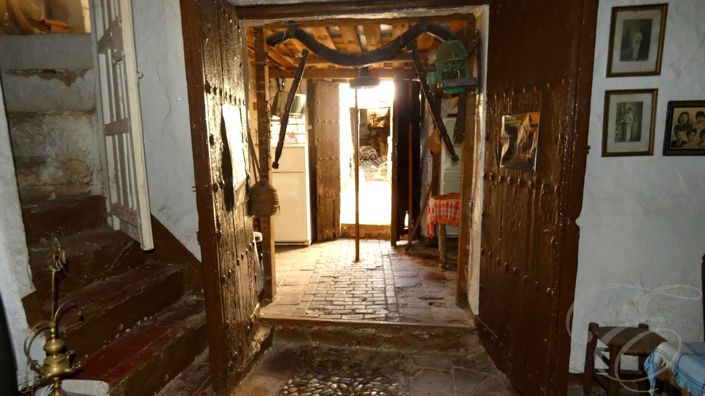 Image No.3-6 Bed Property for sale