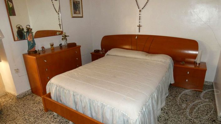 Image No.6-6 Bed Property for sale