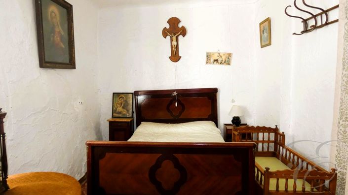 Image No.7-6 Bed Property for sale