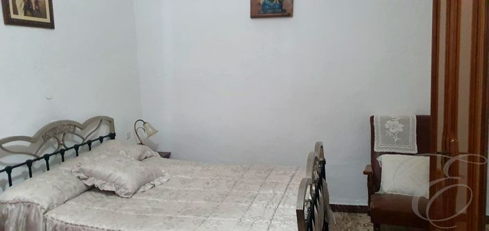 Image No.13-3 Bed Property for sale