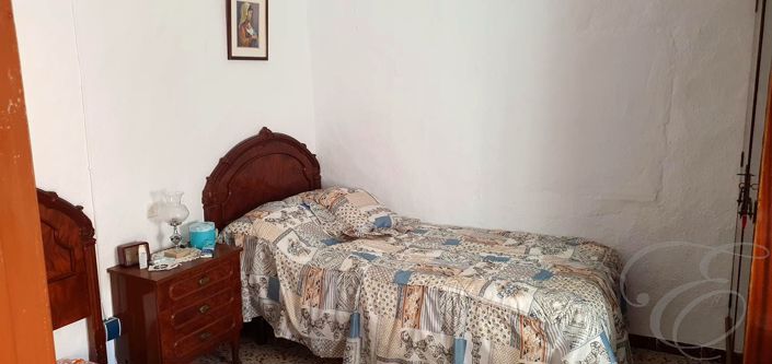 Image No.17-3 Bed Property for sale