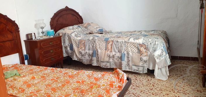 Image No.18-3 Bed Property for sale