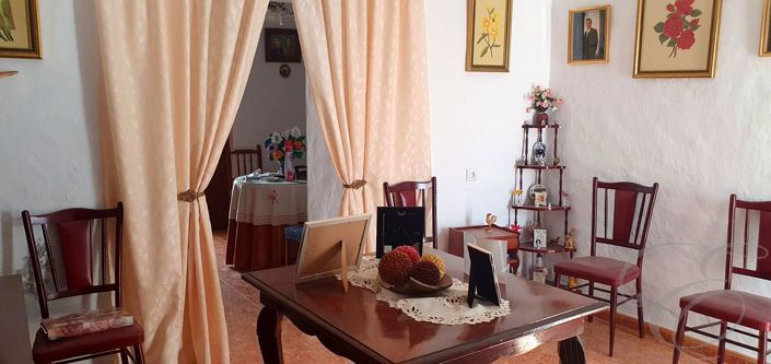 Image No.3-3 Bed Property for sale