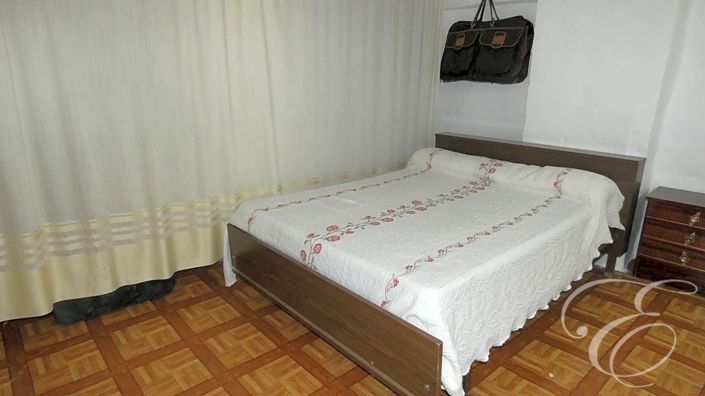 Image No.12-5 Bed Property for sale