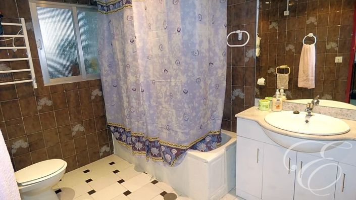 Image No.8-5 Bed Property for sale