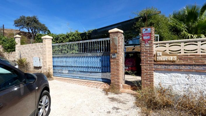 Image No.10-3 Bed Property for sale