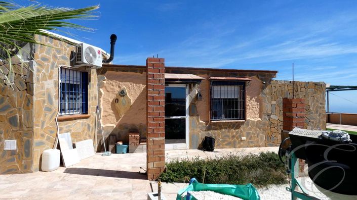 Image No.12-3 Bed Property for sale