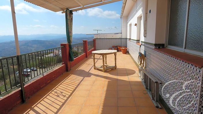 Image No.1-4 Bed Property for sale