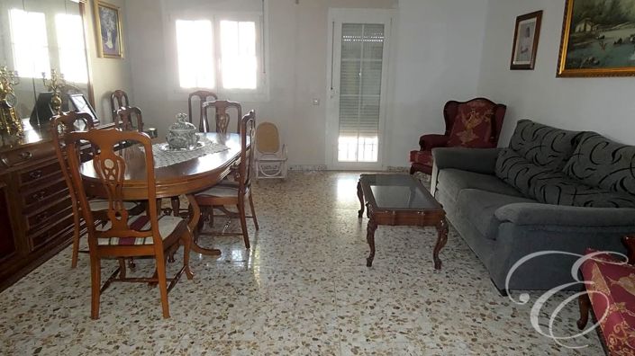 Image No.2-4 Bed Property for sale