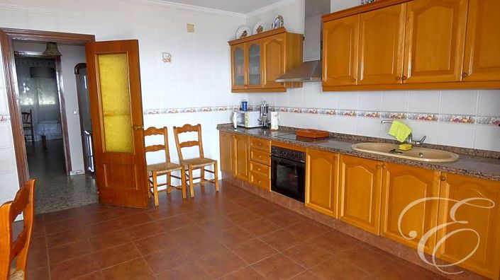 Image No.6-4 Bed Property for sale