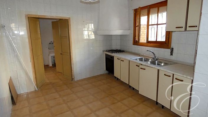 Image No.4-4 Bed Property for sale