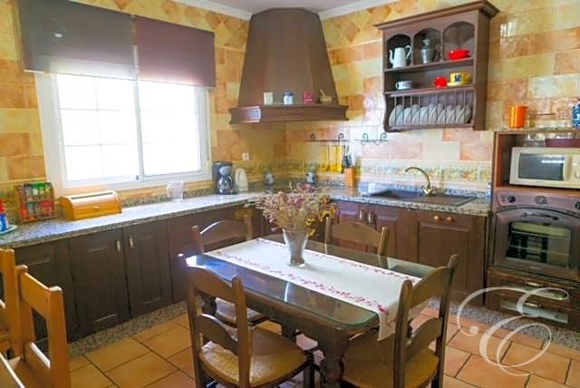 Image No.5-4 Bed Property for sale