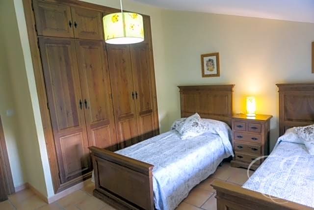 Image No.8-4 Bed Property for sale