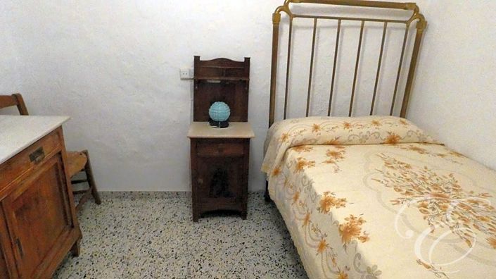 Image No.10-5 Bed Property for sale