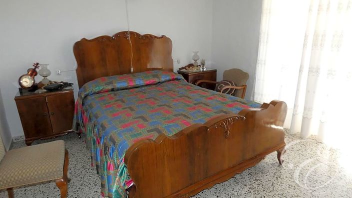 Image No.11-5 Bed Property for sale