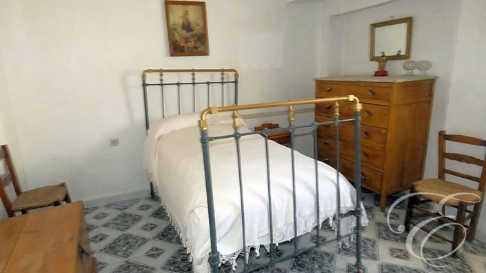 Image No.12-5 Bed Property for sale