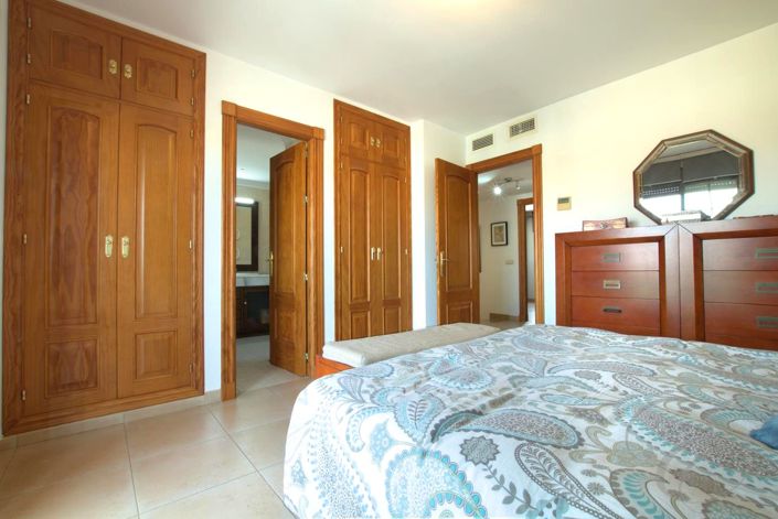 Image No.13-3 Bed Property for sale