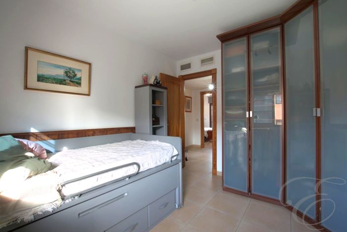 Image No.17-3 Bed Property for sale