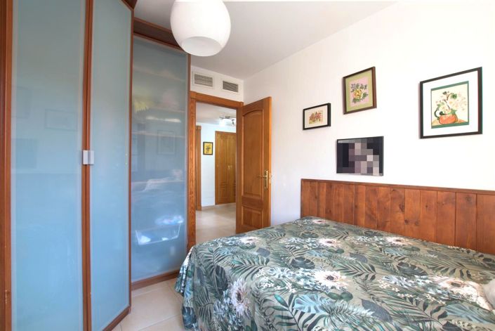 Image No.20-3 Bed Property for sale