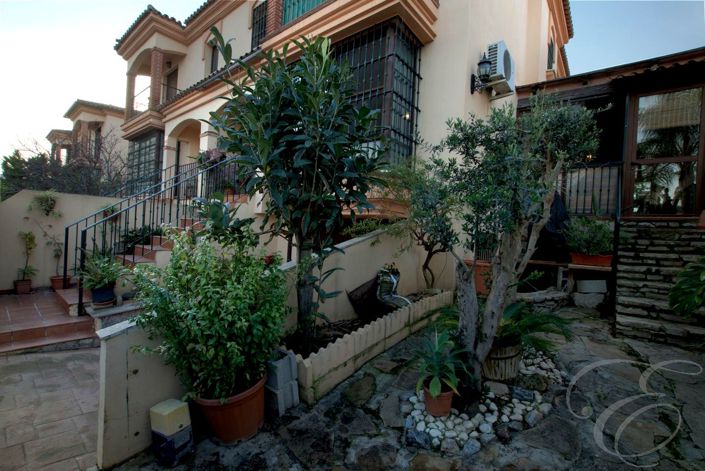 Image No.26-3 Bed Property for sale