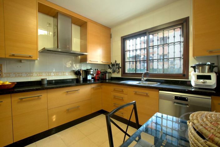 Image No.8-3 Bed Property for sale