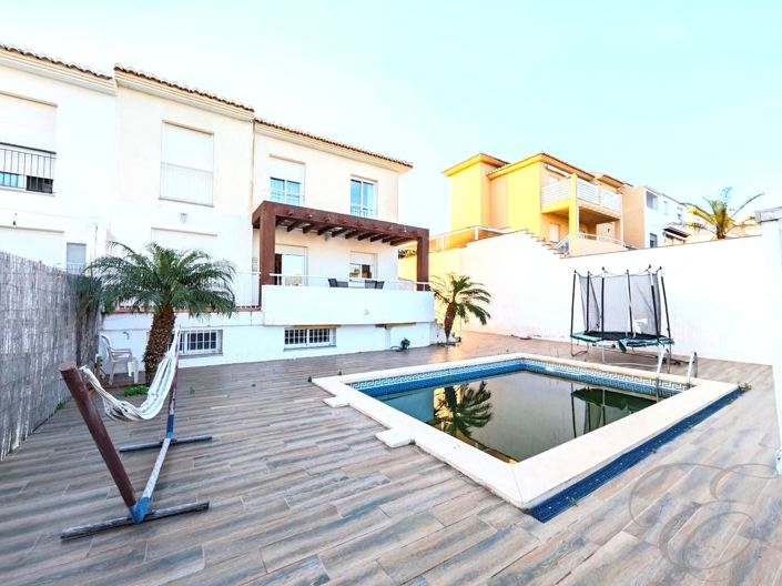 Image No.1-3 Bed Property for sale