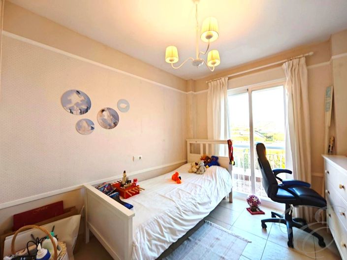 Image No.10-3 Bed Property for sale