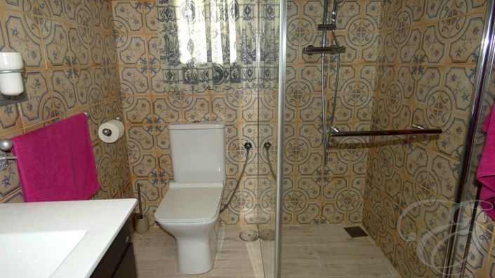 Image No.16-5 Bed Property for sale