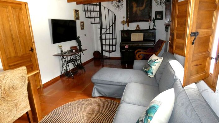 Image No.6-5 Bed Property for sale