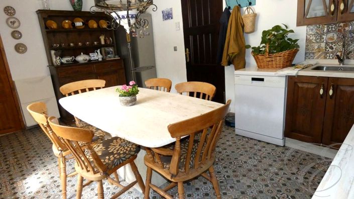 Image No.9-5 Bed Property for sale