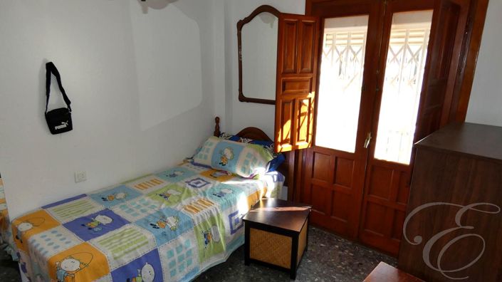 Image No.8-5 Bed Property for sale