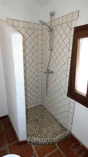 Image No.12-5 Bed Property for sale