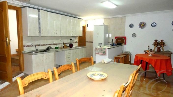 Image No.12-4 Bed Property for sale