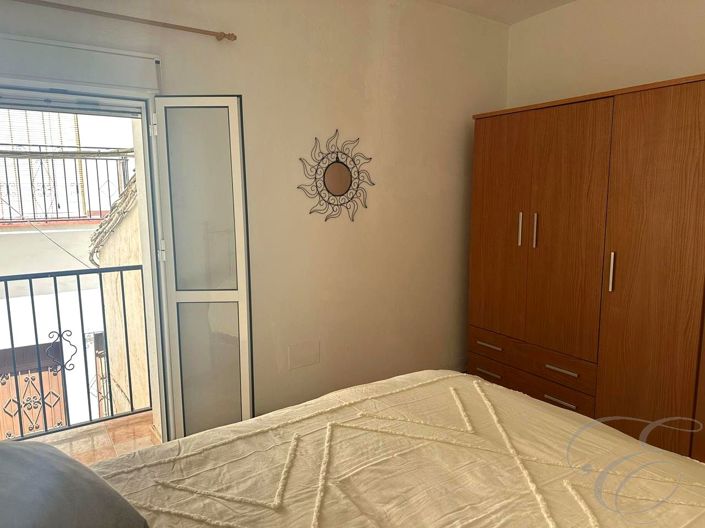 Image No.11-2 Bed Property for sale