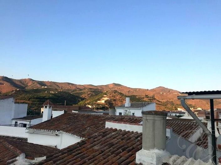 Image No.14-2 Bed Property for sale