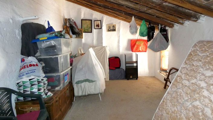 Image No.12-3 Bed Property for sale