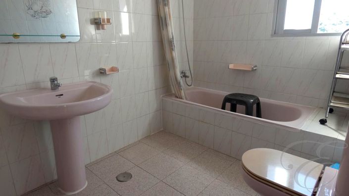 Image No.10-3 Bed Property for sale