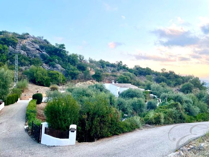 Image No.17-4 Bed Property for sale