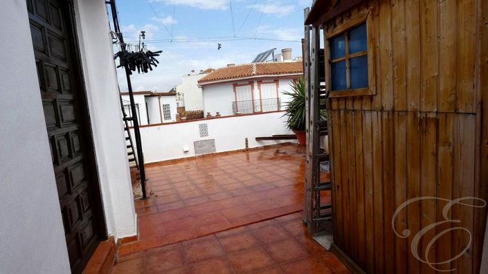 Image No.15-4 Bed Property for sale