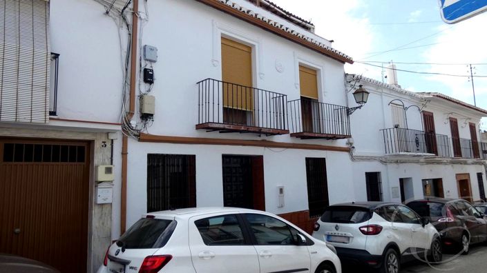 Image No.4-4 Bed Property for sale