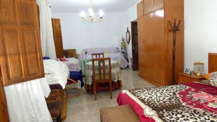 Image No.8-4 Bed Property for sale