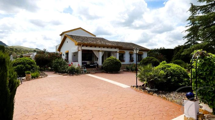 Image No.32-3 Bed Property for sale