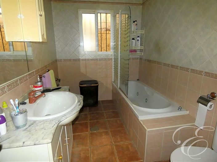 Image No.6-3 Bed Property for sale