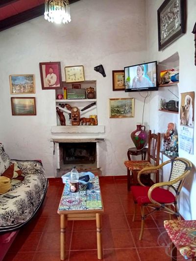 Image No.10-3 Bed Property for sale