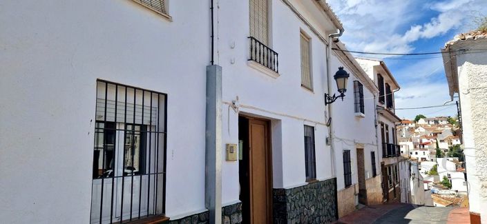 Image No.1-9 Bed Property for sale