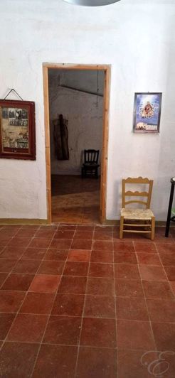 Image No.5-9 Bed Property for sale